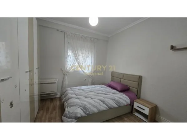 Tirane, jepet me qera apartament 2+1 Kati 5, 114 m² 1.000 € (Stadiumi Dinamo)