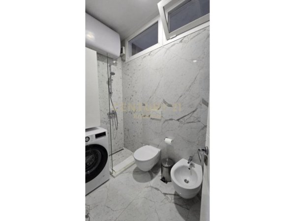Tirane, jepet me qera apartament 2+1 Kati 5, 114 m² 1.000 € (Stadiumi Dinamo)