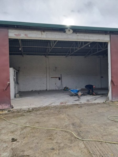 Tirane, shitet magazine , 284 m² 365.000 € (VAQARR)