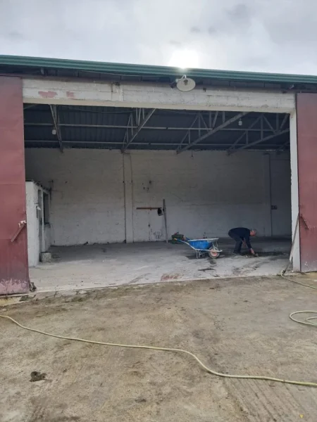 Tirane, shitet magazine , 284 m² 365.000 € (VAQARR)