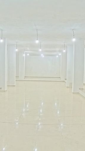 Tirane, jepet me qera ambjent biznesi Kati 0, 130 m² 1.300 € (Rruga Hamdi Sulcebe)
