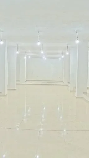 Tirane, jepet me qera ambjent biznesi Kati 0, 130 m² 1.300 € (Rruga Hamdi Sulcebe)