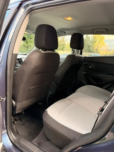 Tirane, shitet SUV Chevrolet Benzin+Gaz, blu e errët automatik Kondicioner 135.000 km 7.800 €