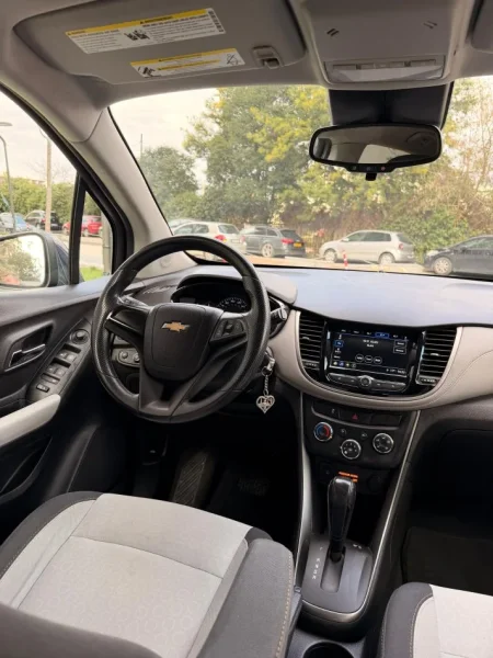 Tirane, shitet SUV Chevrolet Benzin+Gaz, blu e errët automatik Kondicioner 135.000 km 7.800 €