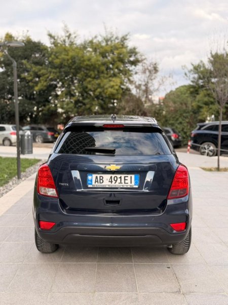 Tirane, shitet SUV Chevrolet Benzin+Gaz, blu e errët automatik Kondicioner 135.000 km 7.800 €