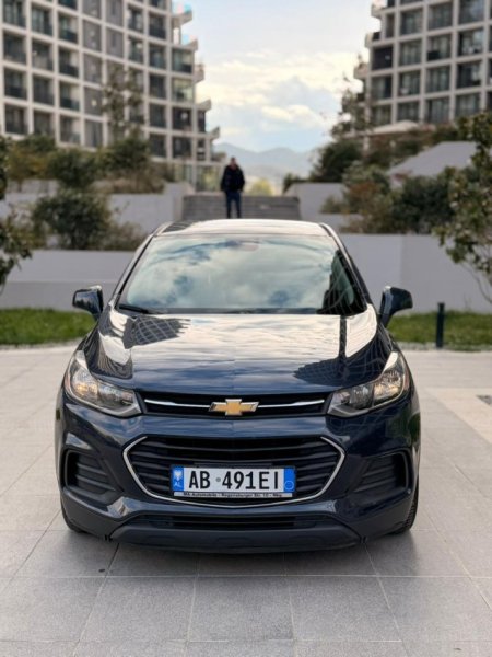 Tirane, shitet SUV Chevrolet Benzin+Gaz, blu e errët automatik Kondicioner 135.000 km 7.800 €