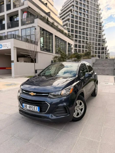 Tirane, shitet SUV Chevrolet Benzin+Gaz, blu e errët automatik Kondicioner 135.000 km 7.800 €