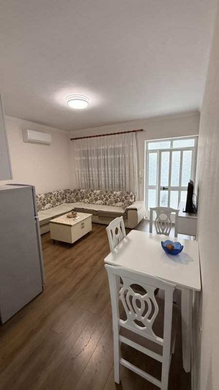 Tirane, jepet me qera apartament 1+1+Ballkon Kati 1, 300 € (Rruga Besim Fagu)