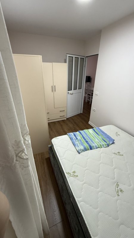 Tirane, jepet me qera apartament 1+1+Ballkon Kati 1, 300 € (Rruga Besim Fagu)
