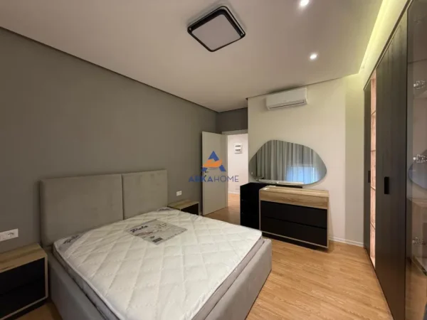 Tirane, jepet me qera apartament 2+1+Ballkon Kati 3, 90 m² 1.200 € 