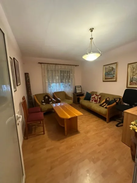 Tirane, jepet me qera apartament 1+1 Kati 2, 72 m² 450 € (qender)
