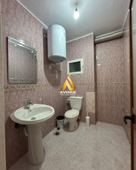 Tirane, jepet me qera apartament 3+1+Ballkon Kati 3, 120 m² 600 € (kristal center)