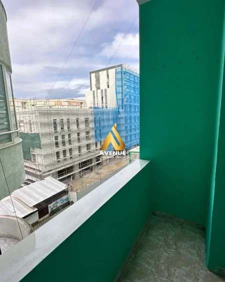 Tirane, jepet me qera apartament 3+1+Ballkon Kati 3, 120 m² 600 € (kristal center) komuna e parisit