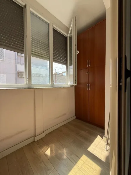 Tirane, shitet apartament 2+1 Kati 1, 90 m²