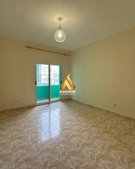 Tirane, jepet me qera apartament 2+1+Ballkon Kati 3, 120 m² 600 € (medar shtylla)