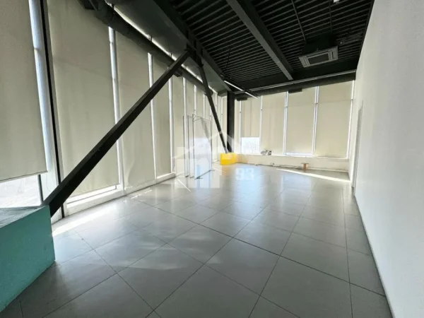 Tirane, jepet me qera ambjent biznesi Kati 8, 770 m² 15.400 € (SHESHI “RILINDJA”)