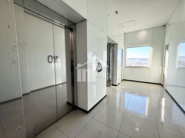 Tirane, jepet me qera ambjent biznesi Kati 8, 770 m² 15.400 € (SHESHI “RILINDJA”)