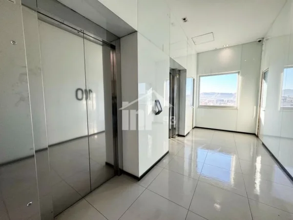Tirane, jepet me qera ambjent biznesi Kati 8, 770 m² 15.400 € (SHESHI “RILINDJA”)