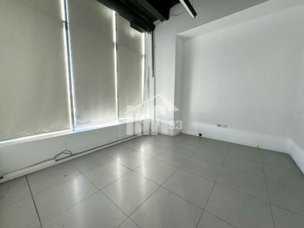 Tirane, jepet me qera ambjent biznesi Kati 8, 770 m² 15.400 € (SHESHI “RILINDJA”)