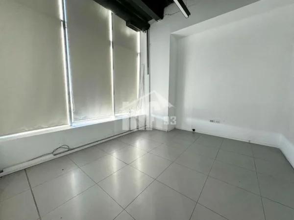 Tirane, jepet me qera ambjent biznesi Kati 8, 770 m² 15.400 € (SHESHI “RILINDJA”)