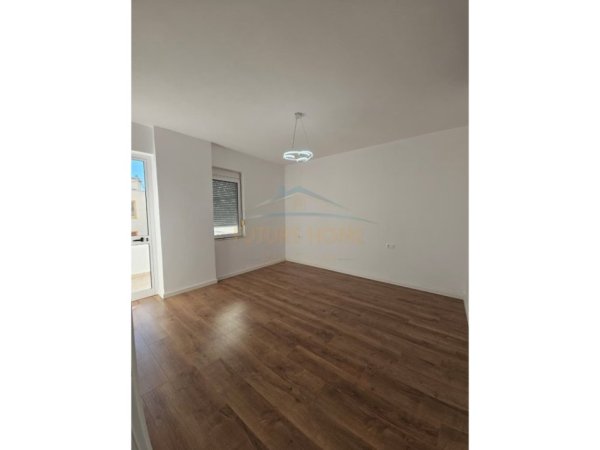 Durres, shitet apartament 2+1+Ballkon Kati 2, 115.000 € (Prane Spitalit Rajonal)
