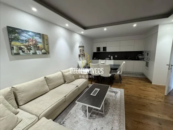 Tirane, jepet me qera Vile 2 Katshe Kati 2, 370 m² 1.500 € (Pranë Univers City)