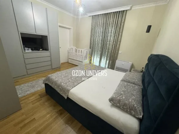 Tirane, jepet me qera Vile 2 Katshe Kati 2, 370 m² 1.500 € (Pranë Univers City)