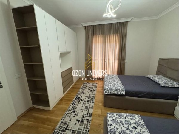 Tirane, jepet me qera Vile 2 Katshe Kati 2, 370 m² 1.500 € (Pranë Univers City)