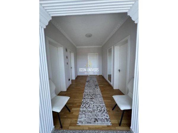 Tirane, jepet me qera Vile 2 Katshe Kati 2, 370 m² 1.500 € (Pranë Univers City)