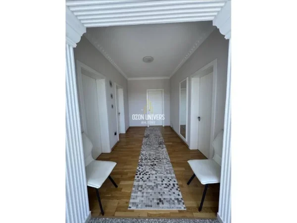 Tirane, jepet me qera Vile 2 Katshe Kati 2, 370 m² 1.500 € (Pranë Univers City)