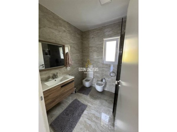 Tirane, jepet me qera Vile 2 Katshe Kati 2, 370 m² 1.500 € (Pranë Univers City)