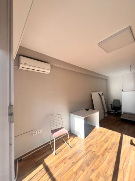 Tirane, jepet me qera ambjent biznesi Kati 2, 140 m² 1.500 € (21 Dhjetori)