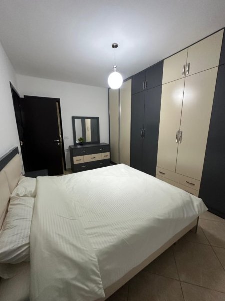 Tirane, jepet me qera apartament 2+1+Ballkon Kati 3, 106 m² 800 € (Rruga Jordan Misja)