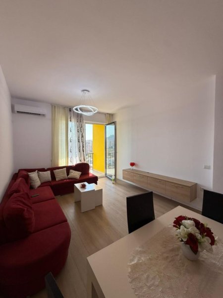 Tirane, jepet me qera apartament 1+1 , 70 m² 450 € (yzberisht)