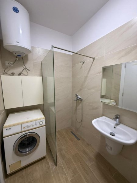 Tirane, jepet me qera apartament 1+1 , 70 m² 450 € (yzberisht)