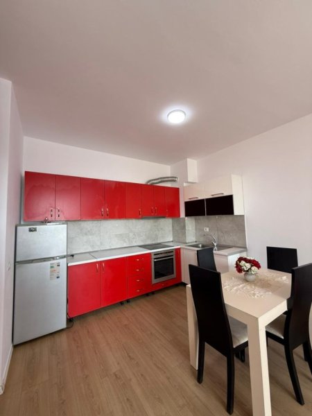 Tirane, jepet me qera apartament 1+1 , 70 m² 450 € (yzberisht)