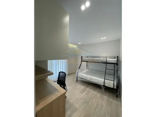 Tirane, jepet me qera apartament 2+1+Ballkon Kati 2, 103 m² 1.200 € (KOMPLEKSI FZ)