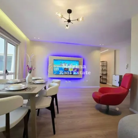 Tirane, jepet me qera apartament 2+1 Kati 10, 120 m² 1.200 € (Blloku)