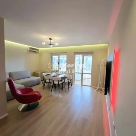 Tirane, jepet me qera apartament 2+1 Kati 10, 120 m² 1.200 € (Blloku)