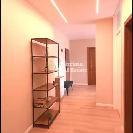 Tirane, jepet me qera apartament 2+1 Kati 10, 120 m² 1.200 € (Blloku)