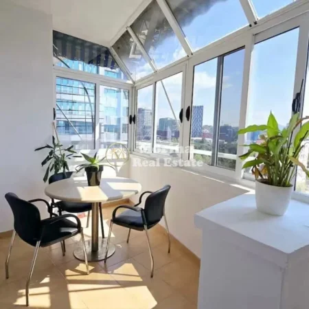 Tirane, jepet me qera apartament 2+1 Kati 10, 120 m² 1.200 € (Blloku)