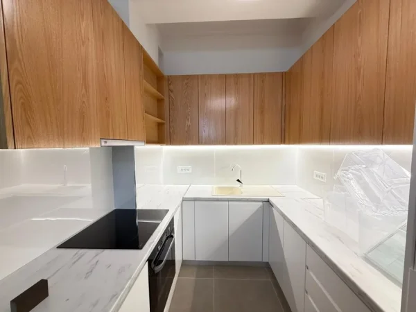 Tirane, jepet me qera apartament 2+1+Ballkon Kati 1, 105 m² 800 € (Liqeni i Thate)