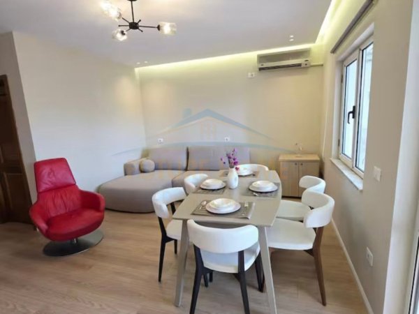 Tirane, jepet me qera apartament+verande | Penthouse 2+1 Kati 10, 145 m² 1.200 € (Sky Tower)