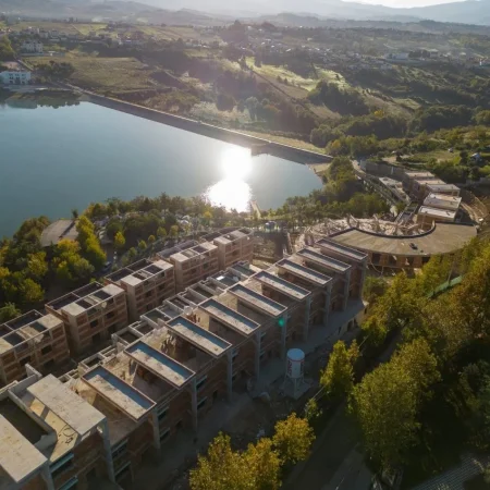 Tirane, shitet apartament 3+1+Ballkon Kati 0, 206 m² 390.000 € (farke)