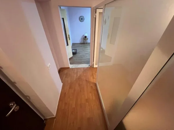 Tirane, jepet me qera apartament 1+1 Kati 2, 60 m² 400 € (bulevardi zogu 1)