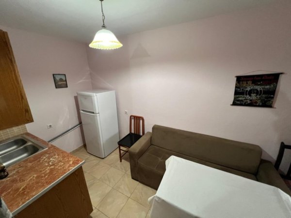 Tirane, jepet me qera apartament 1+1 Kati 2, 60 m² 400 € (bulevardi zogu 1)