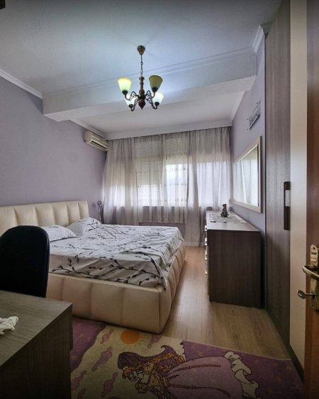 Tirane, jepet me qera apartament 2+1+Aneks+Ballkon Kati 8, 700 € 