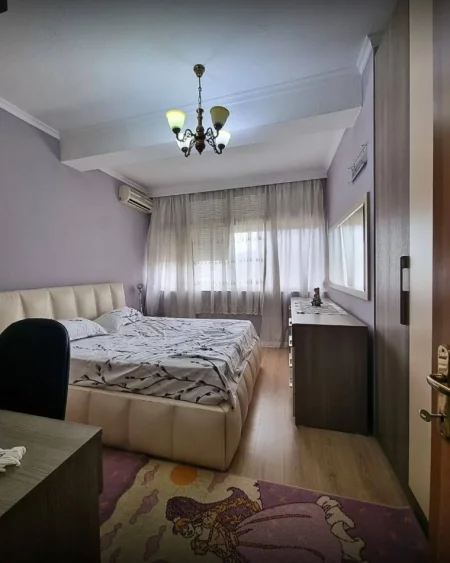 Tirane, jepet me qera apartament 2+1+Aneks+Ballkon Kati 8, 700 € 