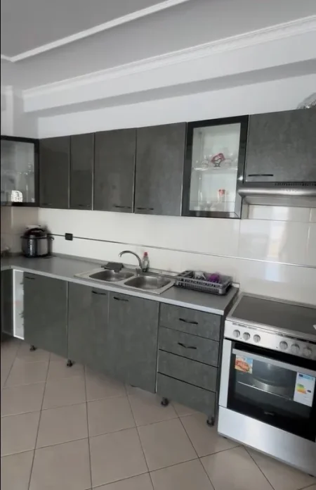 Tirane, shitet super apartament 2+1+2 - Kati 8 me ashensor , 108 m² 130.000 € (Astir – Prane Artistit)