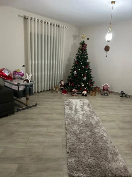 Tirane, jepet me qera Vile 5+1 , 300 m² 3.000 € (PORCELAN)